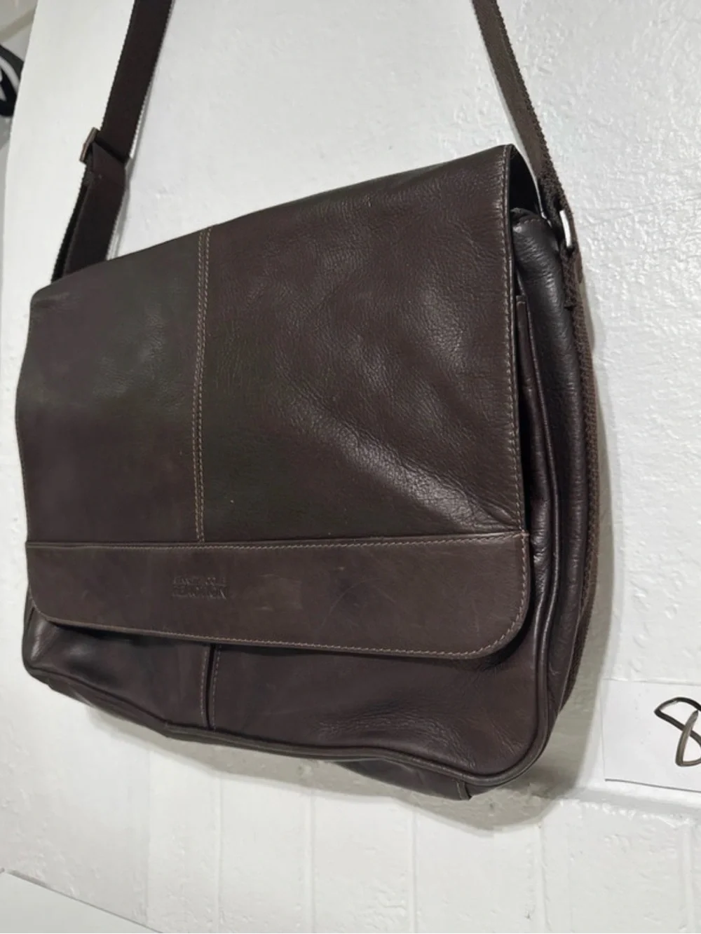 👜 Kenneth Cole Reaction Leather Messenger Bag – Dark Brown